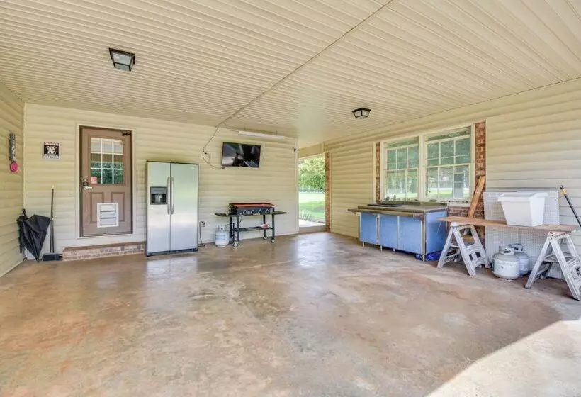West Union Home W/ Saltwater Pool On 2 Acres!