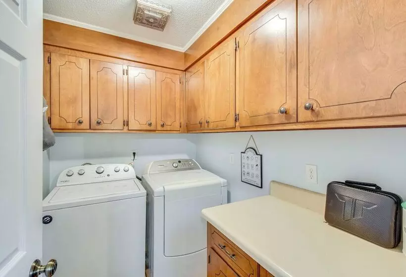 West Union Home W/ Saltwater Pool On 2 Acres!