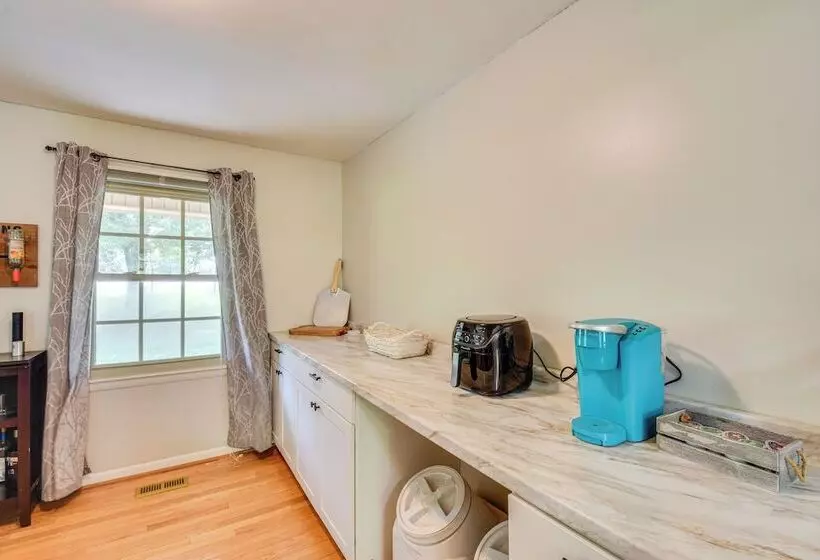 West Union Home W/ Saltwater Pool On 2 Acres!