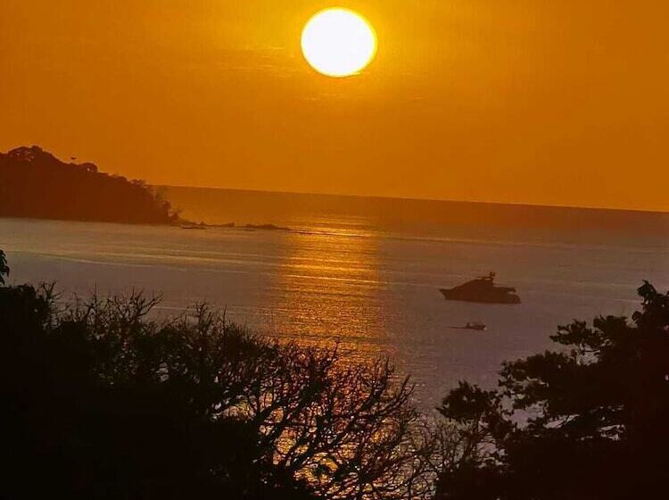 مبيت وإفطار Ocean And Forest View Manolo Cabins