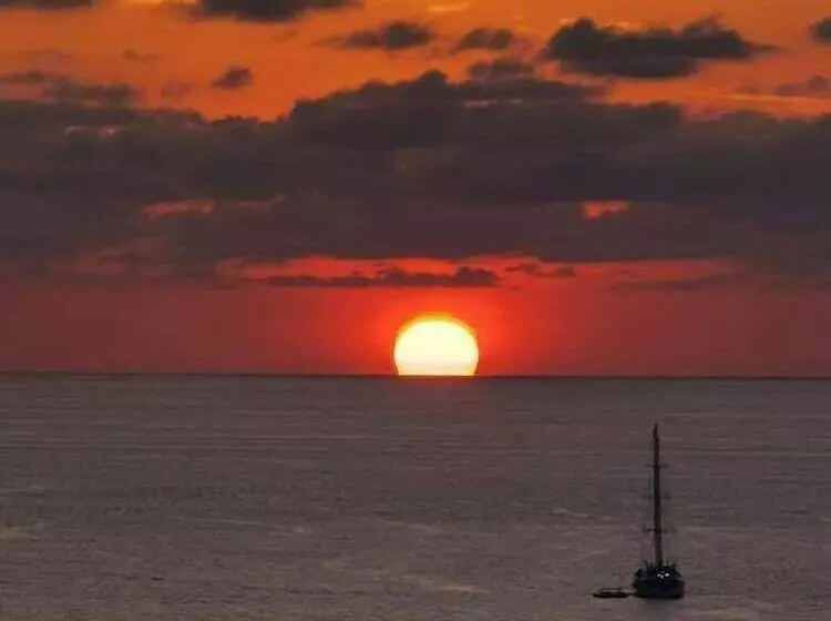 Aamiaismajoitus (B&B) Ocean And Forest View Manolo Cabins