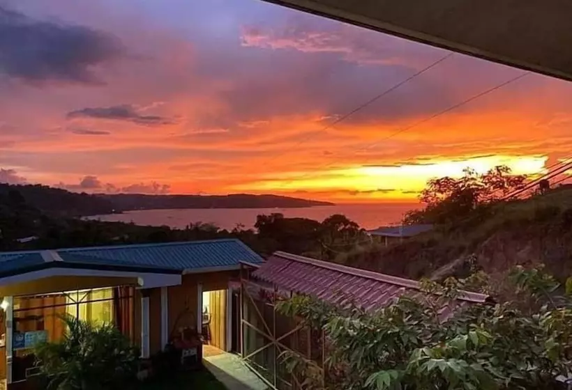 Aamiaismajoitus (B&B) Ocean And Forest View Manolo Cabins