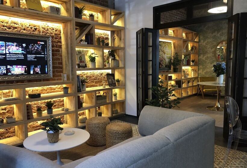 민박 Puerta Roja Rome