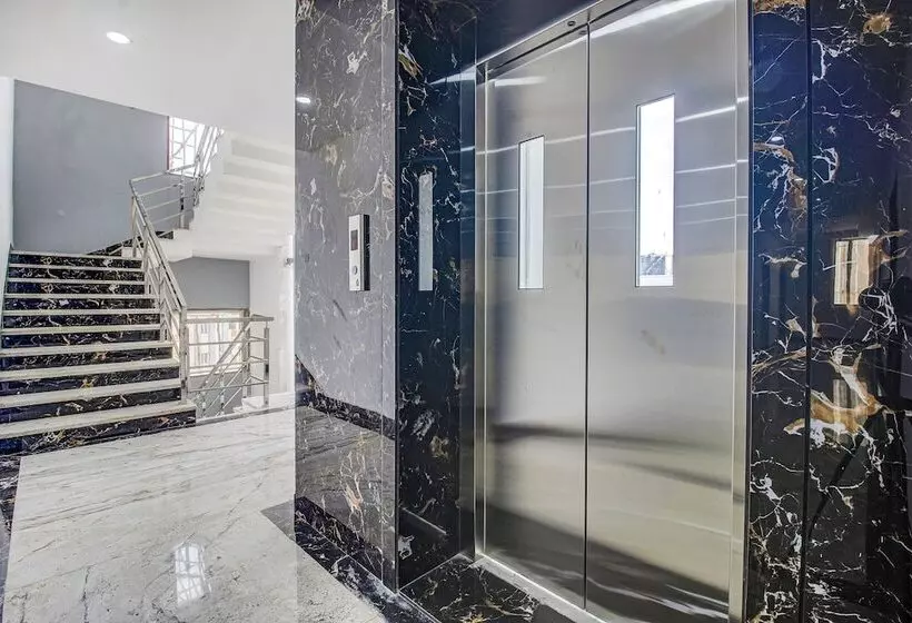 Fabhotel W Grand Suites