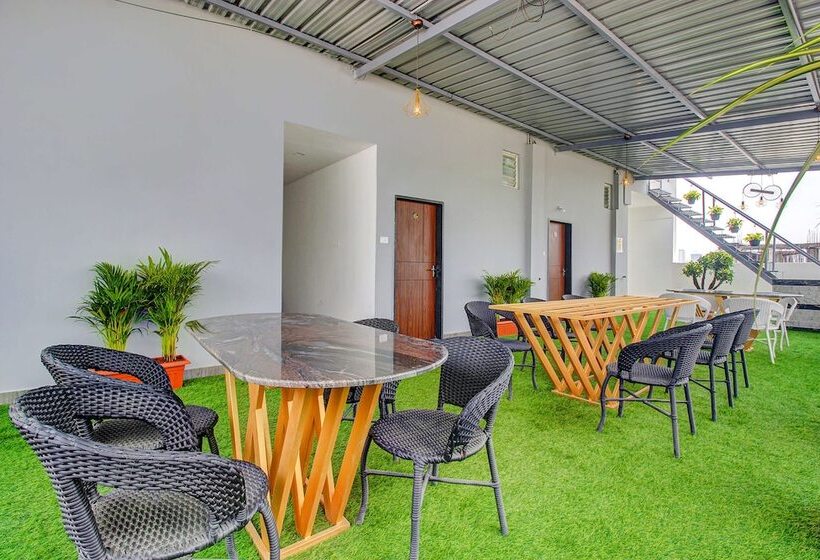 Fabhotel W Grand Suites