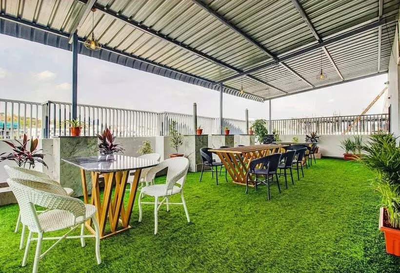 Fabhotel W Grand Suites