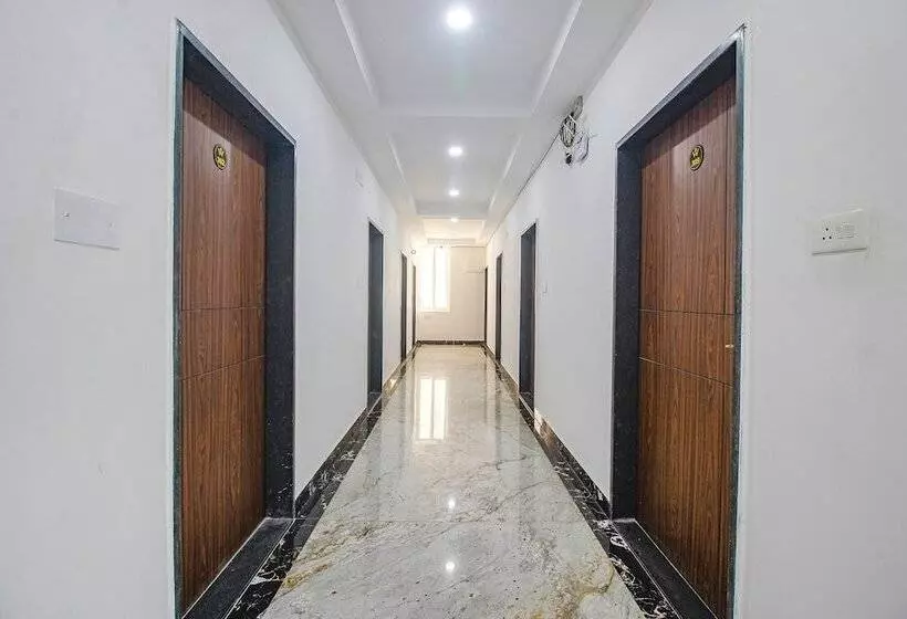 Fabhotel W Grand Suites