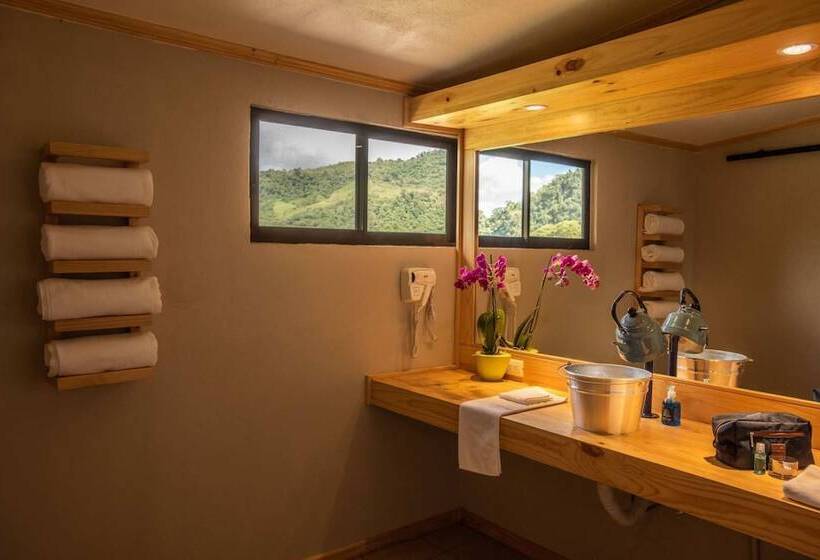 هتل Coffee Pickers Village By Hacienda Orosi