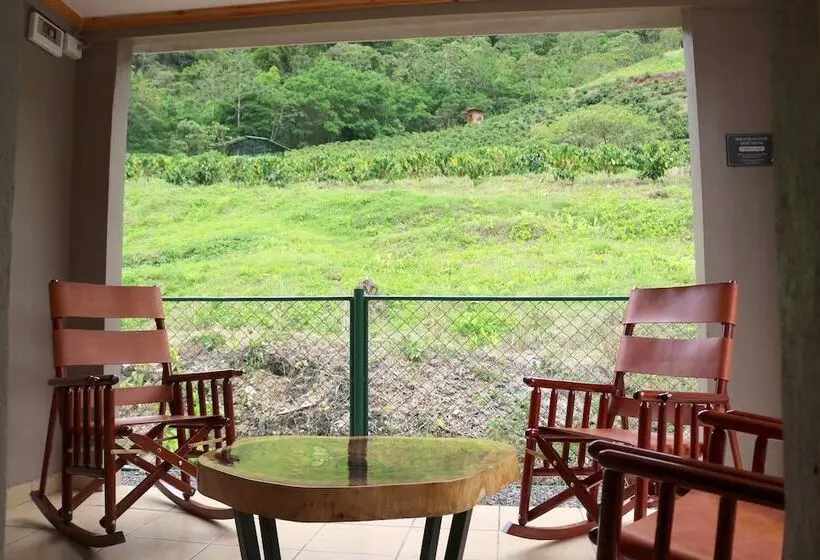 هتل Coffee Pickers Village By Hacienda Orosi