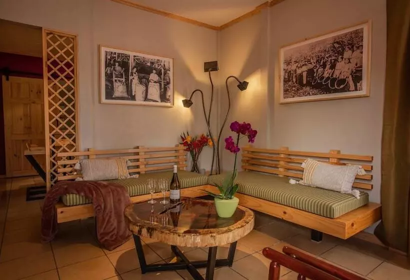 هتل Coffee Pickers Village By Hacienda Orosi