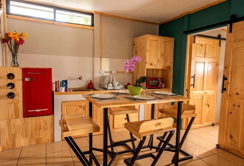 هتل Coffee Pickers Village By Hacienda Orosi