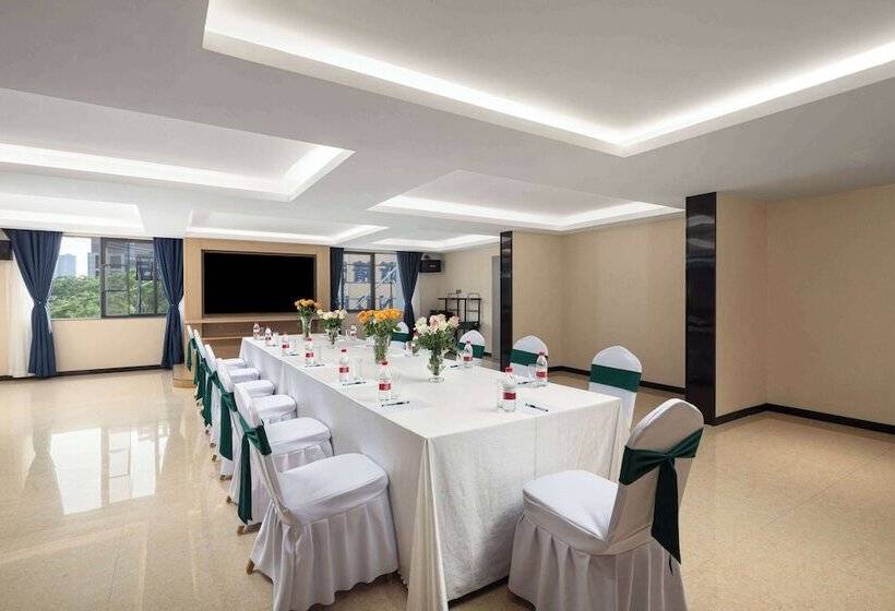 فندق Days Inn By Wyndham Kunming Panlong