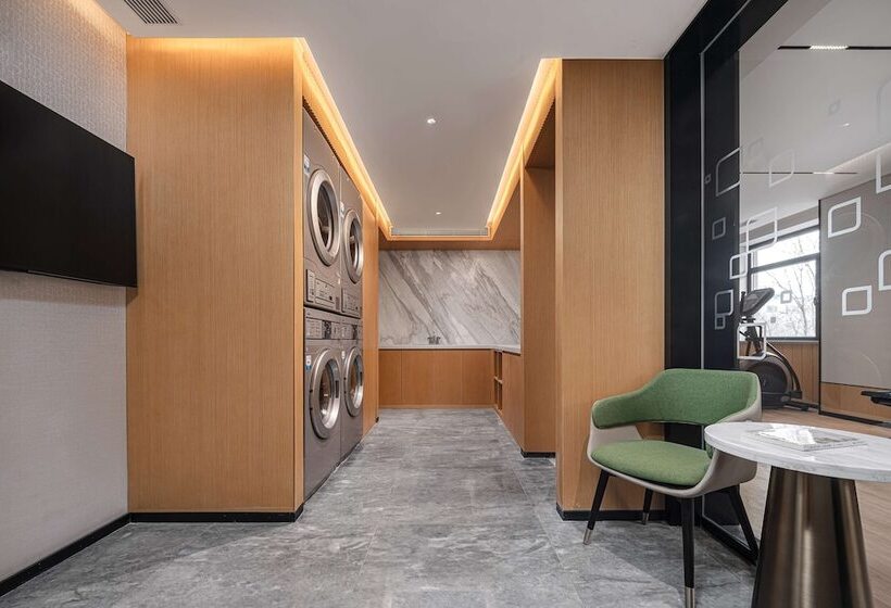 Отель Hilton Garden Inn Beijing Temple Of Heaven East Gate Station