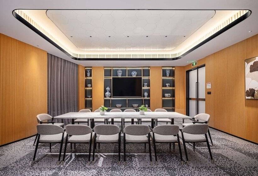 Отель Hilton Garden Inn Beijing Temple Of Heaven East Gate Station