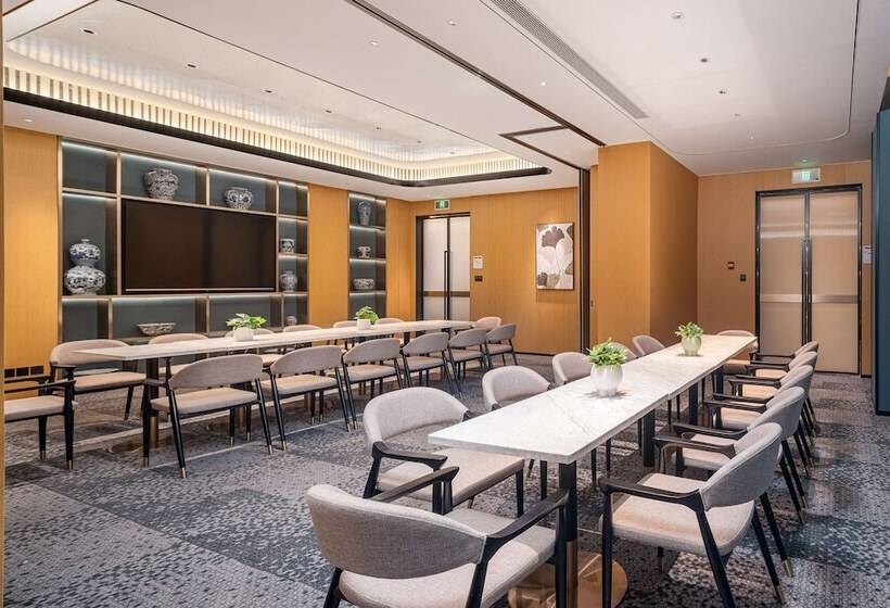 Отель Hilton Garden Inn Beijing Temple Of Heaven East Gate Station