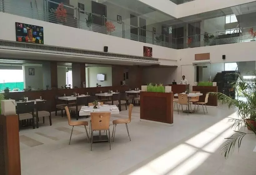 Hotelli Krishna Valley Wellness Resort Vrindavan