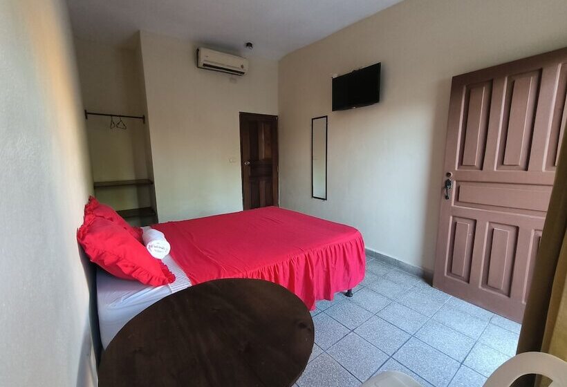 هتل Y Restaurante Casa Jardines