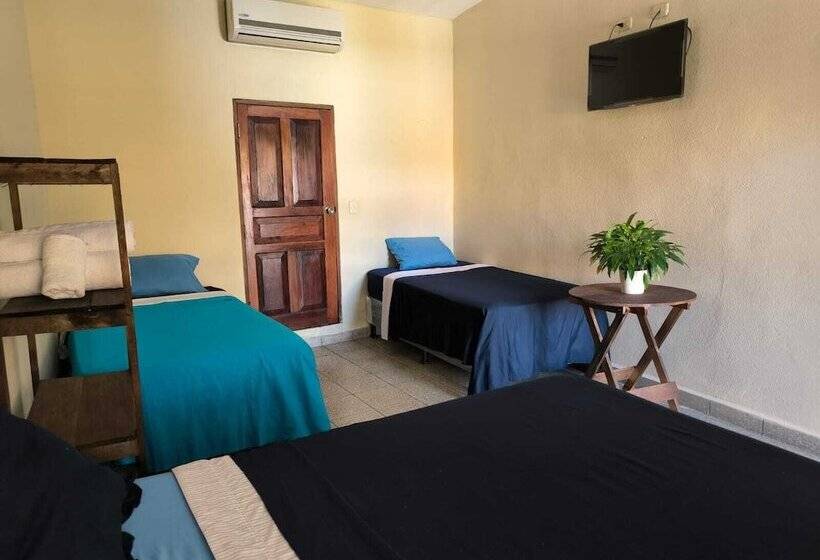 هتل Y Restaurante Casa Jardines