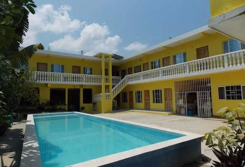 هتل Y Restaurante Casa Jardines