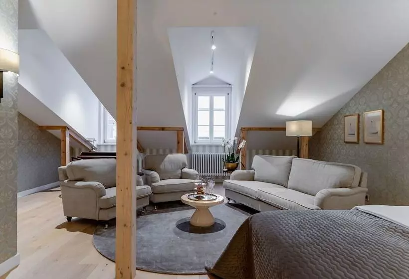 Unicus Palace Old Town   Destigo Hotels