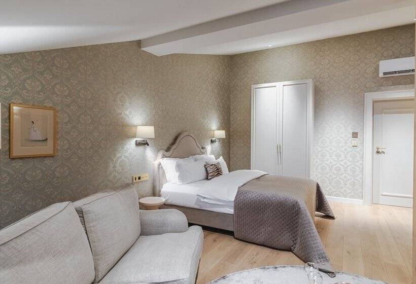 Unicus Palace Old Town Destigo Hotels