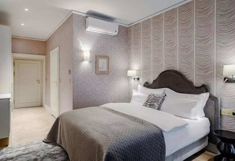 Unicus Palace Old Town   Destigo Hotels