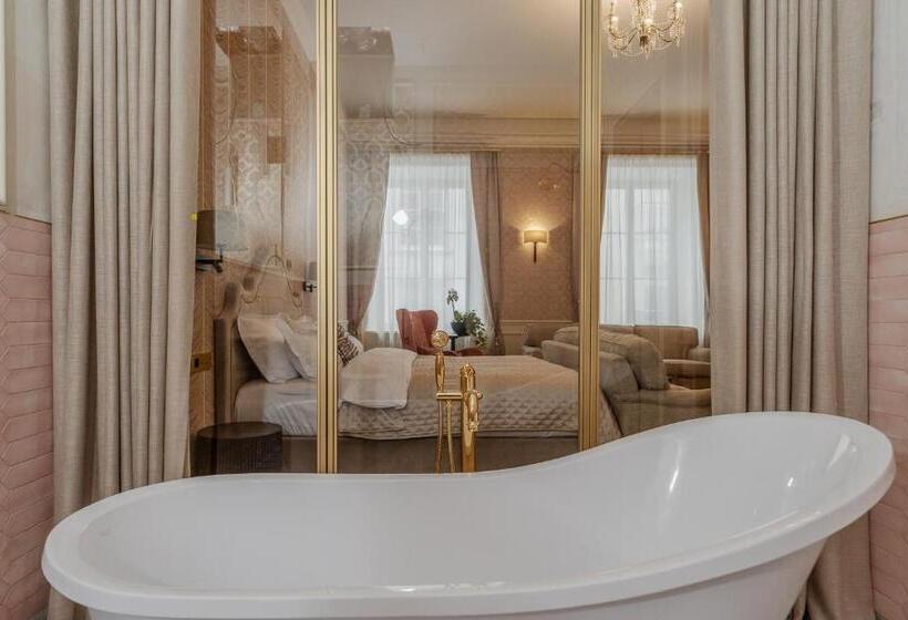 Unicus Palace Old Town Destigo Hotels