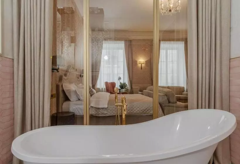 Unicus Palace Old Town   Destigo Hotels