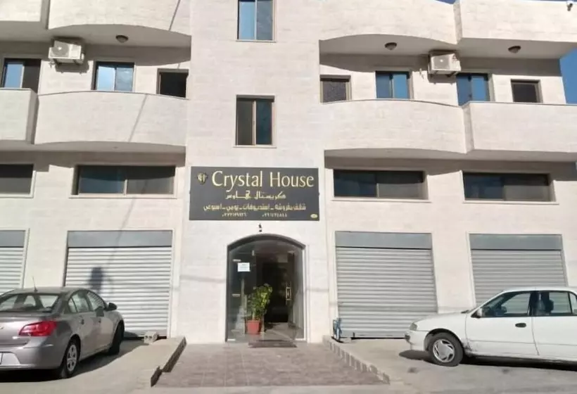 هاستل Petra Crystal