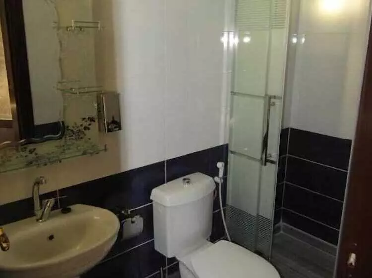 هاستل Petra Crystal