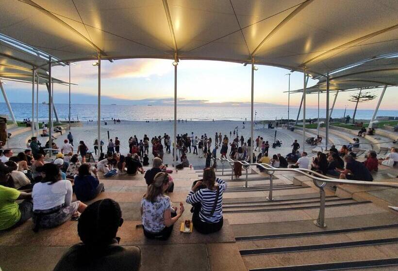 Coastal Beach Retreat Scarborough Pool & Slide!