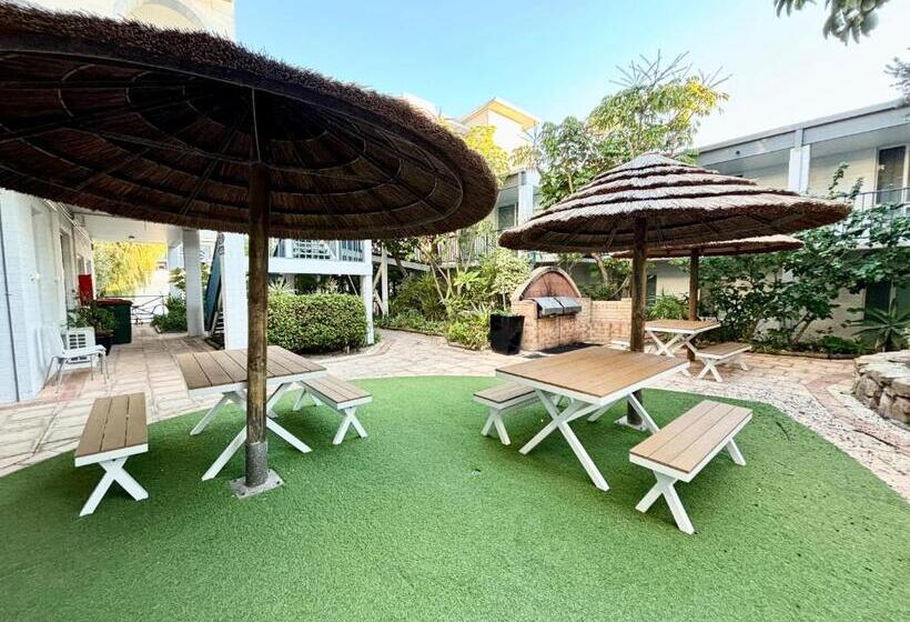 Coastal Beach Retreat Scarborough Pool & Slide!