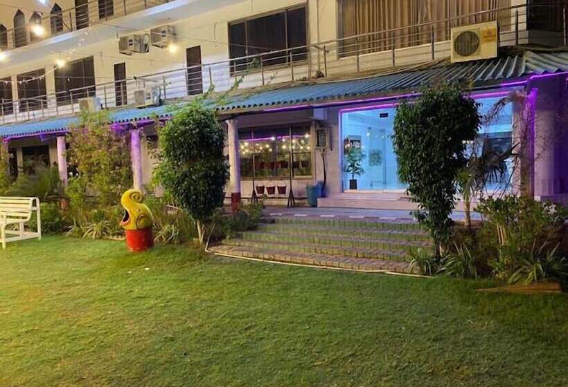 هتل Pakistan Club Inn
