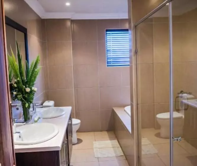 هتل The Royal Solwezi