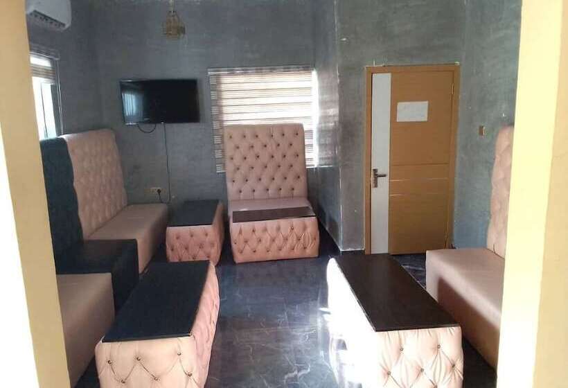 Westbro Hotel And Suites