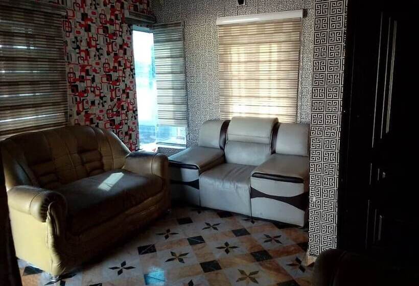 Westbro Hotel And Suites