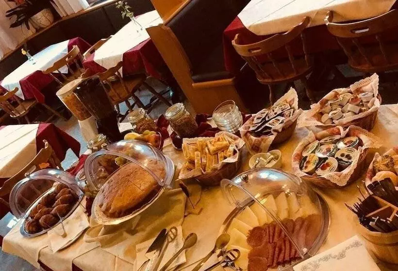 Hotelli Alpieve Albergo Pieve
