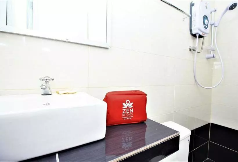 ホテル Zen Rooms Near Pantai Tengah
