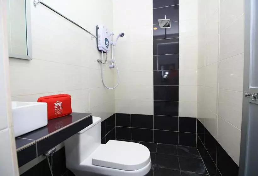 ホテル Zen Rooms Near Pantai Tengah