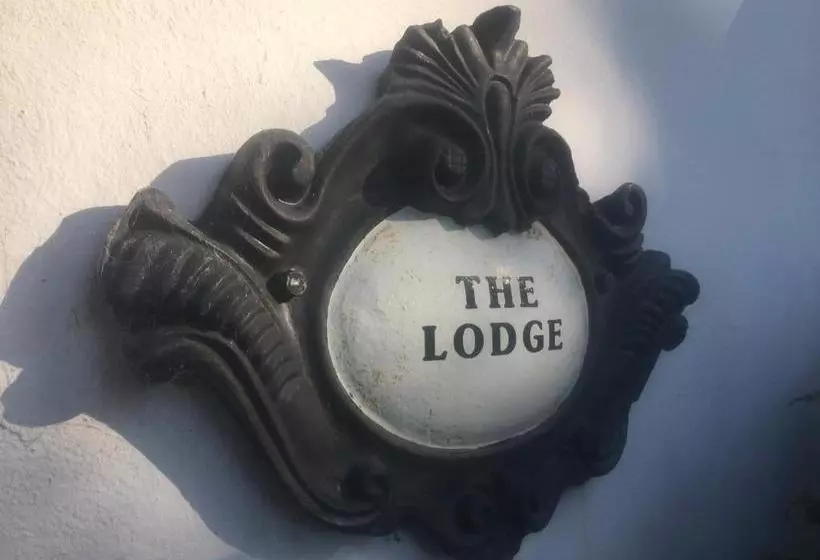 Aamiaismajoitus (B&B) The Lodge Avebury