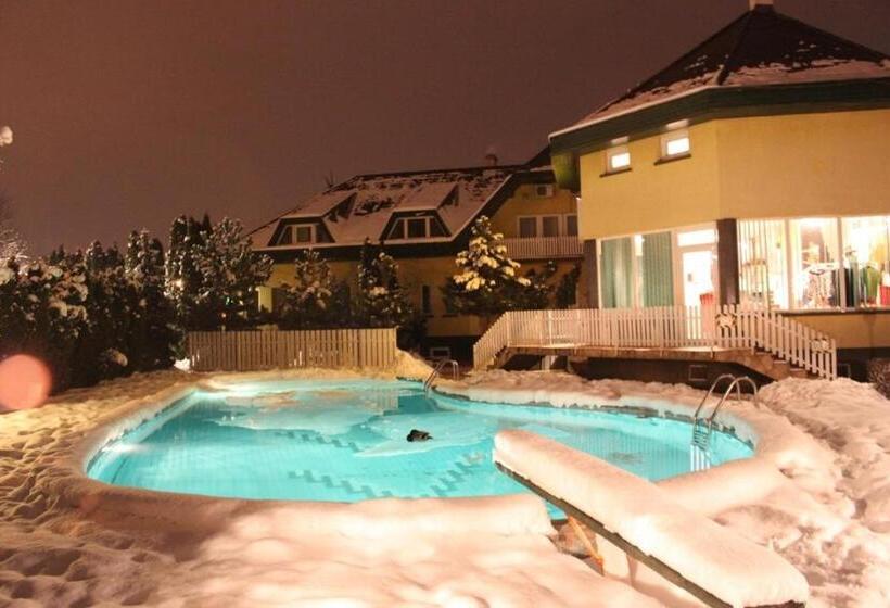 فندق Oázis Wellness Panzio