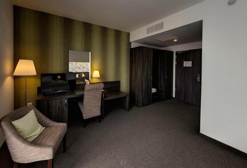 فندق Oázis Wellness Panzio