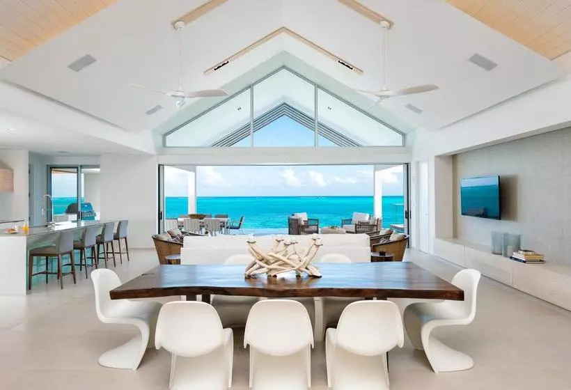 استراحتگاه Beach Enclave North Shore