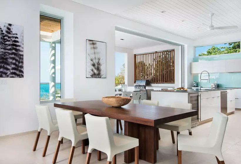 استراحتگاه Beach Enclave North Shore