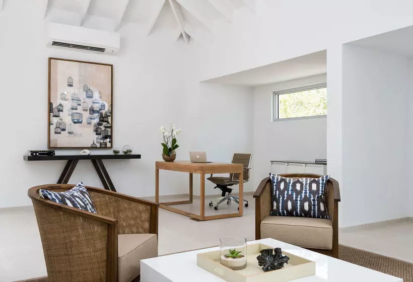 استراحتگاه Beach Enclave North Shore
