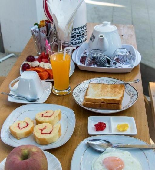 هتل Golden Queen Guest House