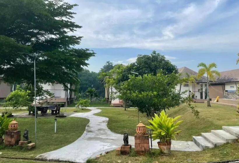 استراحتگاه Tipparika Riverview