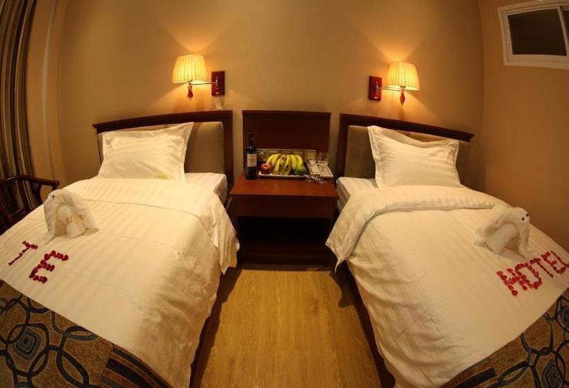 هتل Two Elephants , Lashio