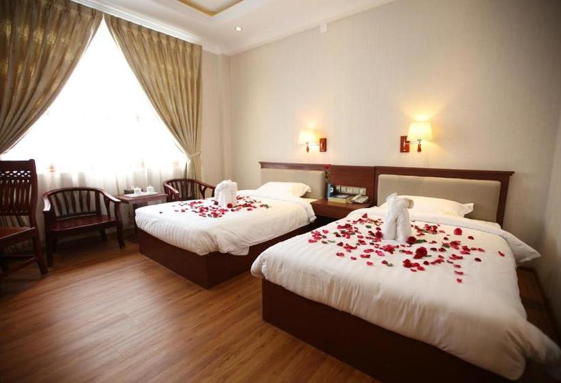 هتل Two Elephants , Lashio