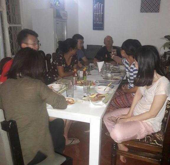 تختخواب و صبحانه Adventures Nest